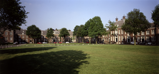 852390 Gezicht op het Broederplein te Zeist.
